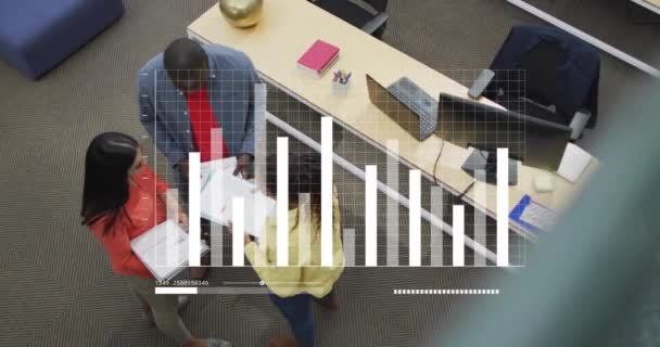 Animatie Van Diagrammen Diverse Collega Die Het Werk Bespreken Global — Stockvideo