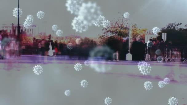 Анимация Белых Вирусов Над Быстроходными Людьми Идущими Городской Улице Городская — стоковое видео