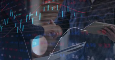 Ofiste tokalaşan iş adamlarının mali veri işleme görüntüsü. küresel iş, finans, bağlantılar ve dijital arayüz konsepti dijital olarak oluşturulmuş görüntü.