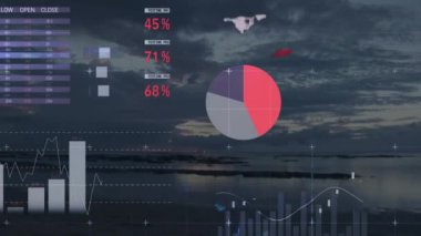 Veri işlemenin animasyonu, borsa ve manzara üzerindeki dünya haritası. Doğa ve dijital arayüz kavramı, dijital olarak oluşturulmuş video.