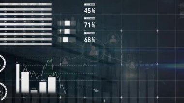 Veri işleme ile istatistiklerin animasyonu. Küresel iş, bağlantılar, hesaplama ve veri işleme kavramı dijital olarak oluşturulmuş video.