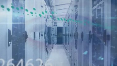 Sunucu odasında şema ve veri işleme animasyonları. Küresel teknoloji ve dijital arayüz konsepti dijital olarak oluşturulmuş video.