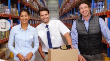 Depoda çalışan farklı insanlar üzerindeki simgelerle bağlantı ağının animasyonu. Küresel gönderim, iş, bağlantılar, hesaplama ve veri işleme kavramı dijital olarak oluşturulmuş video.