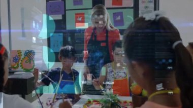 Sınıftaki çeşitli öğrencilerin finansal veri işleme animasyonları. Küresel finans, iş, bağlantılar, hesaplama ve veri işleme kavramı dijital olarak oluşturulmuş video.