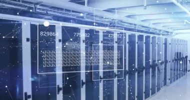 Bilgisayar sunucuları üzerinden veri işleme animasyonu. Küresel finans, iş, bağlantılar, hesaplama ve veri işleme kavramı dijital olarak oluşturulmuş video.
