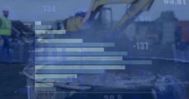 Çöplükteki beyaz erkek işçiyle ilgili finansal veri işleme animasyonu. Küresel finansman, ekoloji ve dijital arayüz kavramı dijital olarak oluşturulmuş video.