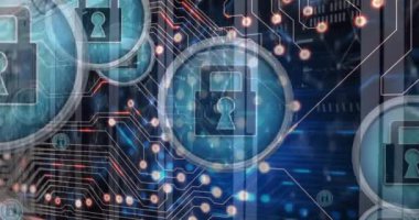 Bilgisayar sunucularında asma kilit simgeleri ve veri işleme animasyonları. Küresel siber güvenlik, ağlar, bağlantılar, hesaplama ve veri işleme kavramı dijital olarak oluşturulmuş video.