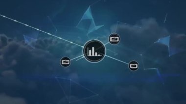 Şekiller ve bulutlar üzerindeki simgelerle bağlantı ağının animasyonu. Sosyal medya ve dijital arayüz konsepti dijital olarak oluşturulmuş video.