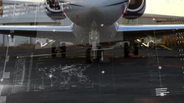 Uçakta veri işleme animasyonu. Küresel seyahat, finans, iş, bağlantılar, hesaplama ve veri işleme kavramı dijital olarak oluşturuldu.