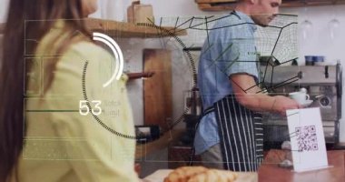 Kahve dükkanındaki iş adamları üzerinden finansal veri işleme animasyonu. Küresel finans, iş, bağlantılar, hesaplama ve veri işleme kavramı dijital olarak oluşturulmuş video.