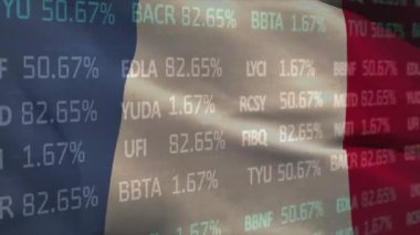 Fransa bayrağı üzerinde finansal veri işleme animasyonu. Küresel finans, iş, bağlantılar, hesaplama ve veri işleme kavramı dijital olarak oluşturulmuş video.