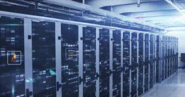 Sunucu odasında veri işleme ve ekoloji simgelerinin animasyonu. Küresel teknoloji ve dijital arayüz konsepti dijital olarak oluşturulmuş video.