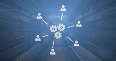 İletişim ağının animasyonu ve insanların simgeleri ve karanlık arka planda parlayan ışık. Dijital arayüz, veri, iş, ağ, bağlantı ve iletişim, dijital olarak oluşturulmuş video.