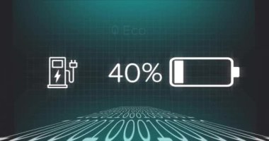 Siyah arkaplandaki veri işleme üzerinde artan sayıda şarj olan batarya animasyonu. Küresel teknoloji, bilgisayar ve dijital arayüz kavramı dijital olarak oluşturulmuş video.