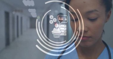 Medya simgelerinin steteskoplu kadın hemşireler üzerinde canlandırılması. Küresel tıp ve dijital arayüz kavramı dijital olarak oluşturulmuş video.