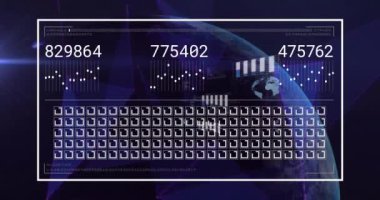 Gece gökyüzünde dünya üzerindeki arayüzde veri işleme animasyonu. Ağ, veri, dijital arayüz, ekonomi, bağlantı ve küresel iletişim, dijital olarak oluşturulmuş video.