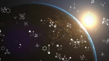 Beyaz iletişim ağlarının ve karanlık arka plandaki kürenin animasyonu. Veri, dijital arayüz, bağlantı, ağ ve küresel iletişim, dijital olarak oluşturulmuş video.