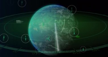 Dünya üzerindeki veri işleme ve ekoloji simgelerinin animasyonu. Küresel iş ve dijital arayüz kavramı dijital olarak oluşturulmuş video.