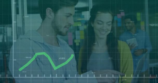 Animering Databehandling Och Diagram Över Olika Affärsmän Som Diskuterar Arbete — Stockvideo