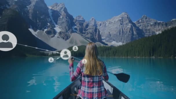 Animazione Rete Connessioni Con Icone Sopra Donna Caucasica Barca Lago — Video Stock