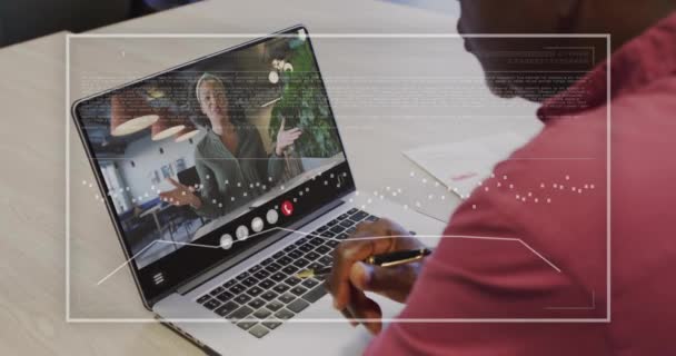 Animação Processamento Dados Sobre Homem Americano Africano Chamada Vídeo Laptop — Vídeo de Stock