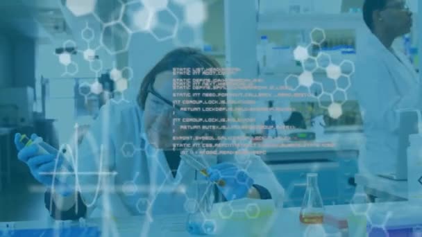 Animación Procesamiento Datos Fórmula Química Sobre Diversos Científicos Que Realizan — Vídeo de stock
