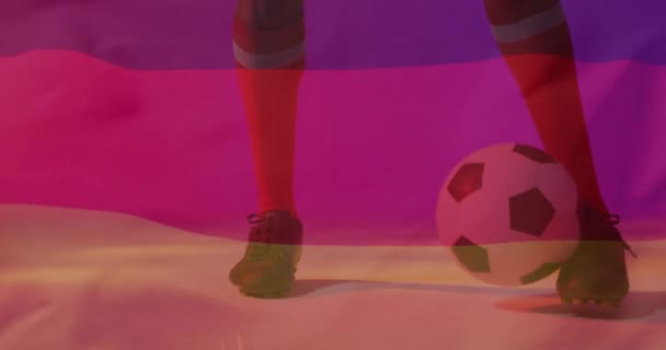 Alman Bayrağının Animasyonu Futbol Topu Olan Afrika Kökenli Amerikalı Erkek — Stok video