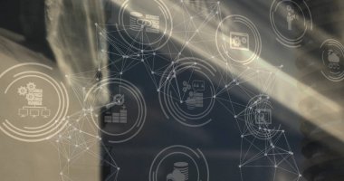 Bulanık arkaplan üzerindeki simgelerle bağlantı ağının resmi. küresel iş ve dijital arayüz kavramı dijital olarak oluşturulmuş görüntü.