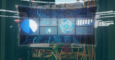 Bilgisayar kablolarından ekrana yansıyan küresel ve veri işleme görüntüsü. bilgisayarlar, ağ, veri işleme, teknoloji ve dijital arayüz kavramı dijital olarak oluşturuldu.