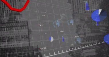 Şehir manzarası üzerinde finansal veri işleme animasyonu. Küresel finans, iş, bağlantılar, hesaplama ve veri işleme kavramı dijital olarak oluşturulmuş video.
