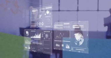 Kafkasyalı iş kadınıyla ilgili finansal veri işleme animasyonu. Küresel finans, iş, bağlantılar, hesaplama ve veri işleme kavramı dijital olarak oluşturulmuş video.