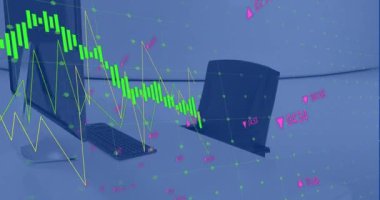 Boş ofis üzerinden finansal veri işleme animasyonu. Küresel finans, iş, bağlantılar, hesaplama ve veri işleme kavramı dijital olarak oluşturulmuş video.