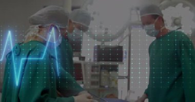 Ameliyathanede yüz maskeli beyaz cerrahlar üzerinde kardiyograf animasyonu. Küresel tıp ve dijital arayüz kavramı dijital olarak oluşturulmuş video.