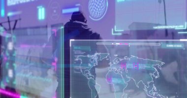 Afrikalı Amerikalı bir adamın koşuşuyla ilgili veri işleme ekran görüntüsü. Küresel bağlantılar, hesaplama, dijital arayüz ve veri işleme kavramı dijital olarak oluşturuldu.