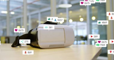 Sosyal medya simgeleri ve vr kulaklık üzerindeki afişler. küresel ağ, sosyal medya, teknoloji ve dijital arayüz kavramı dijital olarak oluşturuldu.
