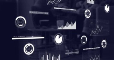 Ofis üzerinde veri işleme ve diyagramlarının animasyonu. Küresel iş ve dijital arayüz kavramı dijital olarak oluşturulmuş video.