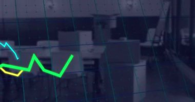 Ofis üzerinde veri işleme ve diyagramlarının animasyonu. Küresel iş ve dijital arayüz kavramı dijital olarak oluşturulmuş video.