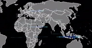 Dünya haritasının animasyonu ve kara arkaplan üzerinde veri işleme. Dijital olarak oluşturulmuş küresel bağlantılar, hesaplama ve veri işleme kavramı.