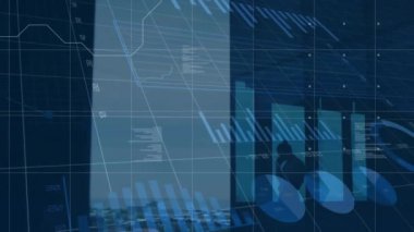 Koyu arkaplanda veri işleme animasyonu. Küresel alışveriş, finans, bağlantılar, hesaplama ve veri işleme kavramı dijital olarak oluşturulmuş video.