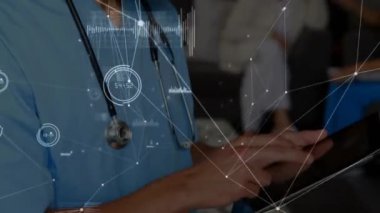 Kafkas erkek doktor üzerinden bağlantı ağının animasyonu. Küresel tıp, işletme, bağlantılar, hesaplama ve veri işleme kavramı dijital olarak oluşturulmuş video.