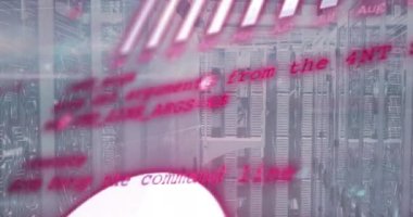 Sunucu odasında veri işleme animasyonu. küresel teknoloji, bilgisayar ve dijital arayüz kavramı dijital olarak oluşturulmuş video.