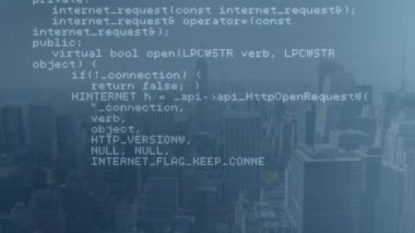 Şehir manzarası üzerinde veri işleme animasyonu. Teknoloji, iş ve dijital arayüz kavramı dijital olarak oluşturulmuş video.