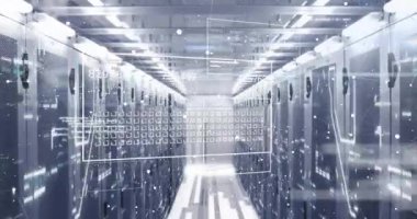 Bilgisayar sunucuları üzerinden veri işleme animasyonu. Küresel finans, iş, bağlantılar, hesaplama ve veri işleme kavramı dijital olarak oluşturulmuş video.