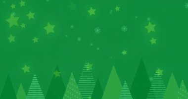 Yeşil arka planda köknar ağaçlarının üzerine düşen yıldızların ve karın animasyonu. Noel ve kutlama konsepti dijital olarak oluşturulmuş video.