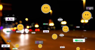 Sokakta arabalı numaraların olduğu sosyal medya simgeleri. Küresel sosyal medya, teknoloji ve dijital arayüz kavramı dijital olarak oluşturulmuş görüntü.