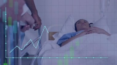 Çeşitli doktorlar üzerinde veri işleme animasyonu. Küresel tıp, bağlantılar, hesaplama ve veri işleme kavramı dijital olarak oluşturulmuş video.