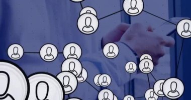 Kafkas iş adamlarının tablet kullanarak simgelerinin canlandırılması. Küresel sosyal medya, iş dünyası, bağlantılar, hesaplama ve veri işleme kavramı dijital olarak oluşturuldu.