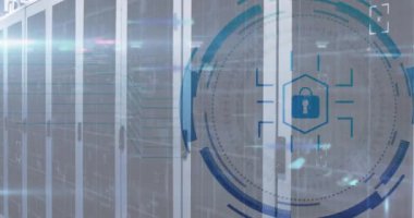 Sunucu odasının üzerindeki asma kilit simgesiyle tarama alanının animasyonu. Küresel teknoloji, bilgisayar, çevrimiçi güvenlik ve dijital arayüz kavramı dijital olarak oluşturulmuş video.