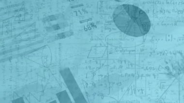 Mavi arkaplan üzerinde matematiksel veri işleme animasyonu. Küresel bilim, iş, bağlantılar, hesaplama ve veri işleme kavramı dijital olarak oluşturulmuş video.