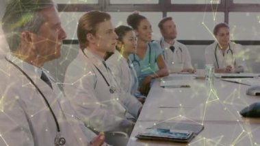Çeşitli doktorlarla olan bağlantıların animasyonu. Küresel tıp, bağlantılar, hesaplama ve veri işleme kavramı dijital olarak oluşturulmuş video.